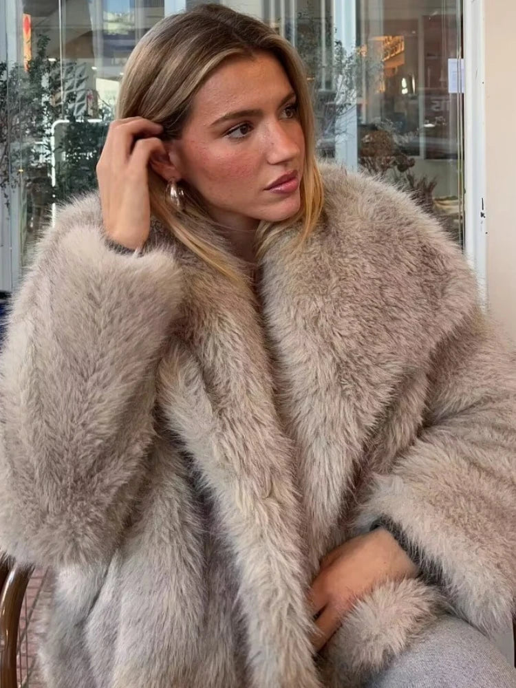 Mary | Luxurious Fluffy Jacket